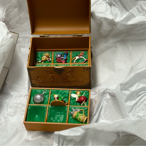 Hallmark 2023 Keepsake Ornament Club Santa’s Ornament Treasures - Picture 3 of 6